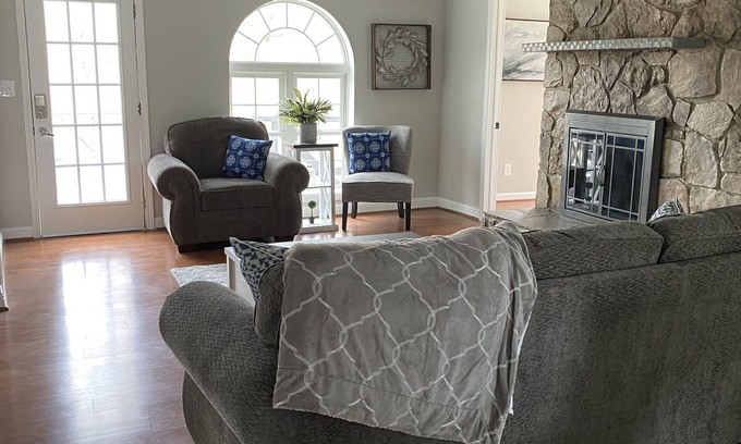 Oakwood House | 3 Bedroom 2 Bath House near Lake Lanier - Gainesville/Oakwood