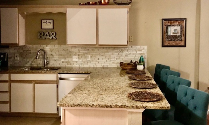 Table Rock Condo | 3 bedroom, 3 bath, indoor and outdoor pools, 2nd floor in gated Pointe Royale