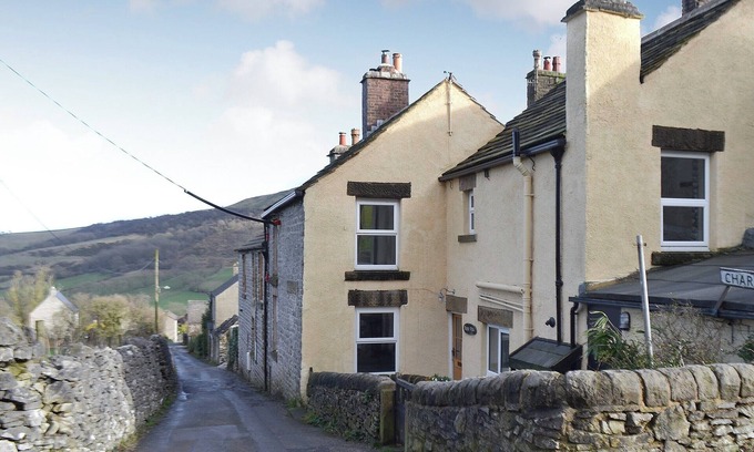 Peak District Cottage | 3 bedroom accommodation in Bradwell