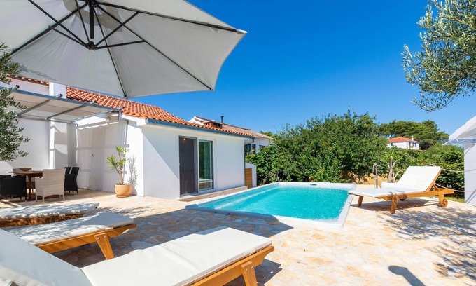 Dracevica House | 3 bedroom accommodation in Nerezisca