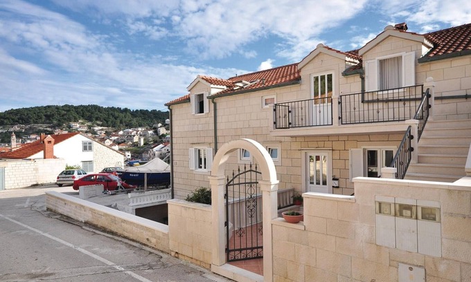 Pucisca Apartment | 3 bedroom awesome apartment in Pucisca