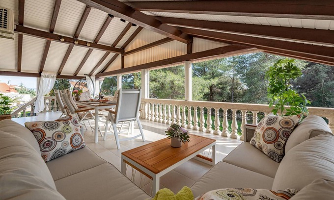 Zdrelac House | 3 bedroom beach front home in Zdrelac