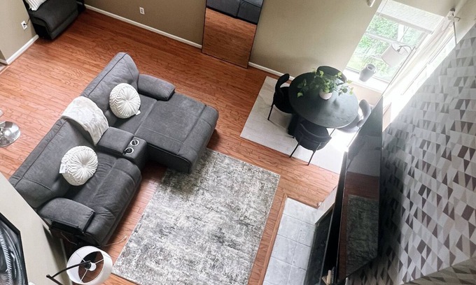 Lake Arbor Condo | 3-bedroom condo in charming Bowie with AC