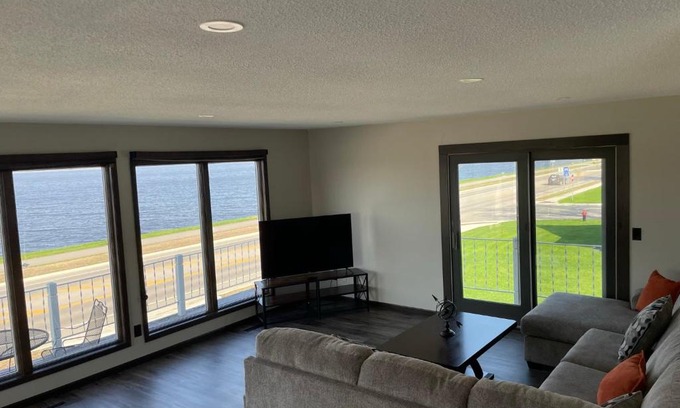Lake City House | 3 Bedroom Condo with Lake Pepin views with access to shared outdoor pool