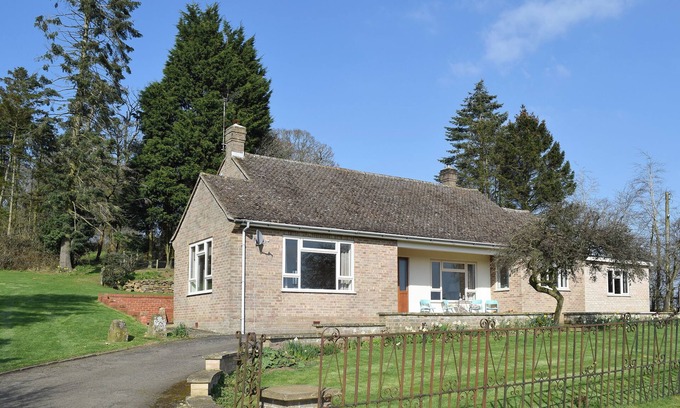 Culworth Cottage | 3 bedroom accommodation in near Chipping Warden