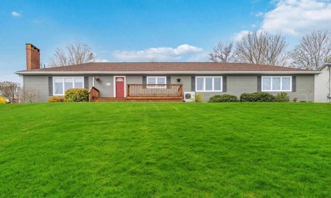 Digby House | 3-bedroom home in adorable Digby with WiFi, AC. Enjoy your stay