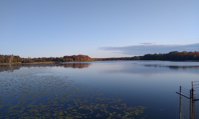 Gladstone House | 3-bedroom home on the river 10 min. from town also have identical1817617 ID #
