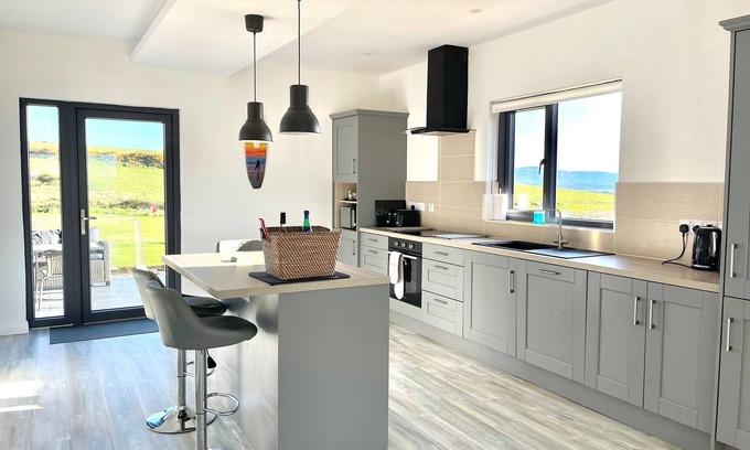 Ballyshannon Ski Chalet | 3 bedroom home with snooker/gym studio by the sea in Rossnowlagh, Co. Donegal