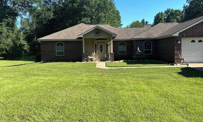 Lufkin House | 3-bedroom house in charming Lufkin with WiFi, AC. Enjoy your stay