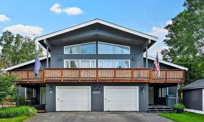 Sand Lake House | 3-bedroom house in marvelous Anchorage with a lake access