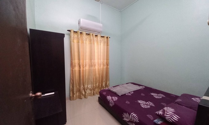Bukit Naga House | 3-bedroom house in Shah Alam with WiFi, AC, family-friendly & spacious parking