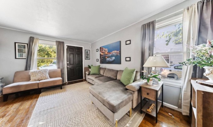 Euclid House | 3 bedroom in Euclid, close to cleveland