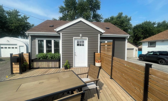 LaSalle House | 3 bedroom LaSalle home bordering Amherstburg & minutes away from Windsor