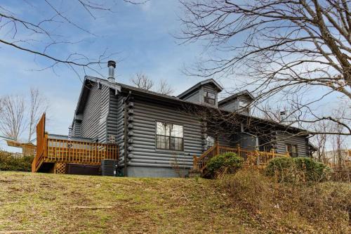Table Rock Apartment | 3 Bedroom Log Cabin Condo close to Everything!