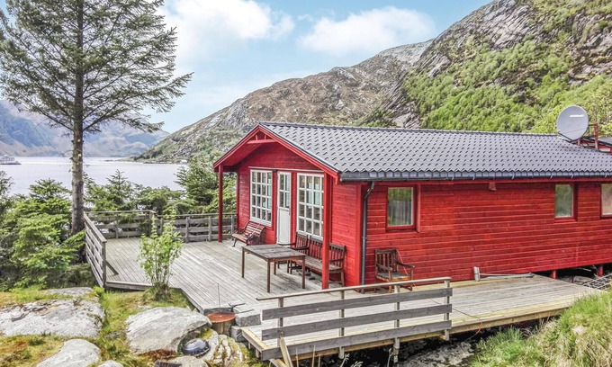 Vagsoy House | 3 bedroom lovely home in Måløy