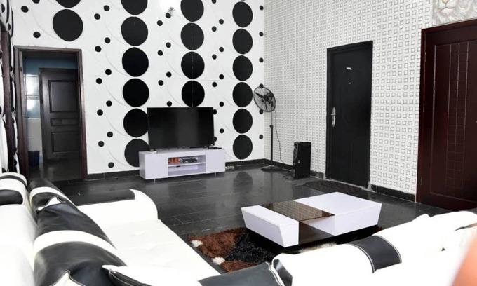 Epetu House | 3 Bedroom Short Let Apartment @ Mayfair Gardens Estate