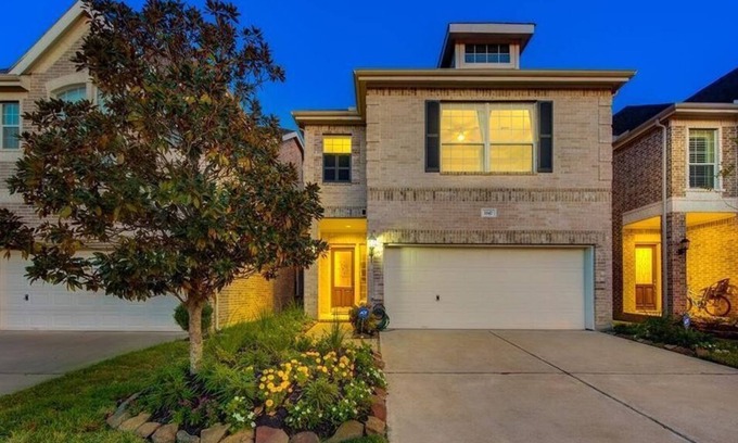 George Bush Park/Eldridge Apartment | 3 Bedroom Single family 222721 by Houzlet