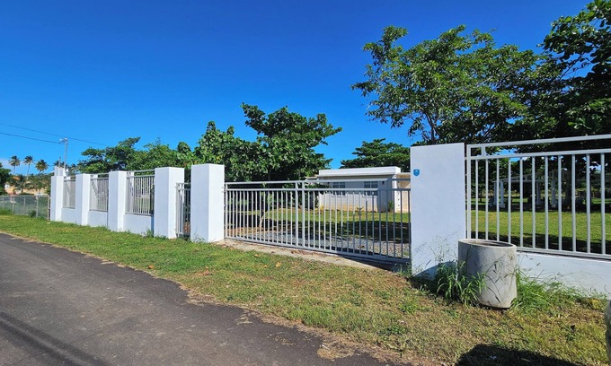 Islote House | 3-Bedroom Villa in awesome Islote Beach Area in Arecibo with WiFi, AC