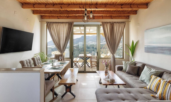 Koutsouras Villa | 3-bedroom villa in gorgeous Makry Gialos with AC, WiFi