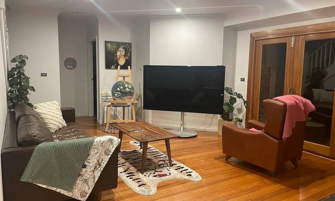 Camberwell House | 3 BR Artistic Homenetflix Gymheart of Camberwell