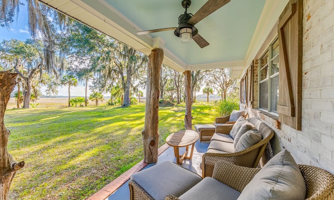 Darien House | 3-BR Ranch House w/docks, pool, and private firepit on Emma's Driftwood Farm