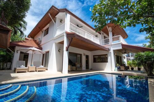 Hua Thanon Villa | 3 BR Villa Leelavadee, seconds to the beach