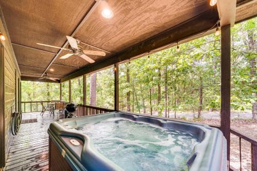 Broken Bow House | 3 Mi to Beavers Bend State Park Hot Tub Haven!