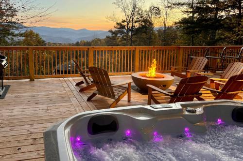 Gatlinburg - Pigeon Forge House | 3 Mi to Dtwn Mtn-View Cabin in Gatlinburg!