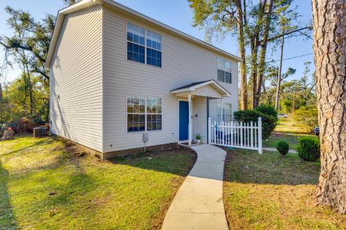 Lake Bradford -Cascade Lake House | 3 Mi to FSU Townhome with Patio in Tallahassee!