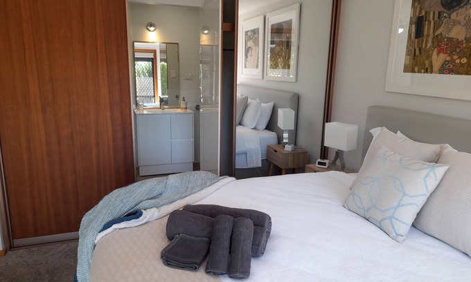 McLaren Vale House | 3 Pears on the Park; Breakfast Provisions 3 BRooms 2 bathroom house McLaren Vale