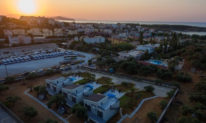 Daratsos Villa | 3 Private Heated Pool★New Brand villas up to18 sleeps★Walk to ALL