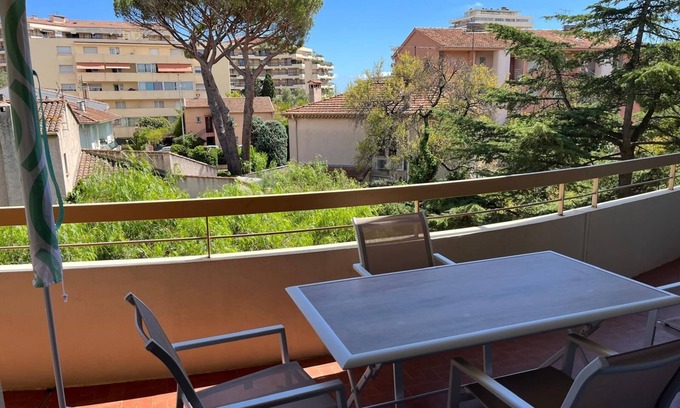 Frejus Plage Apartment | 3-room apartment 5 mns walk from the beach with large south-facing balcony