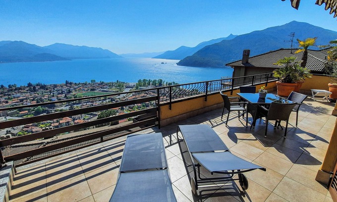 Maccagno Apartment | 3-room apartment with large sunny balcony, pool & dream lake view