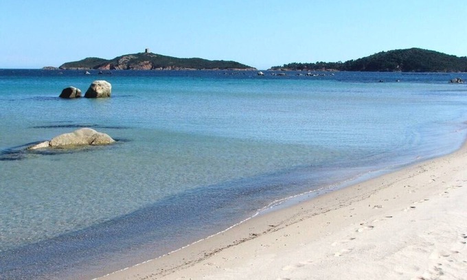 Pinarellu Apartment | 3-star accommodation 700 m from Pinarello beach via a private road.
