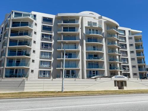 Pollok Beach Apartment | 301 At Cascades