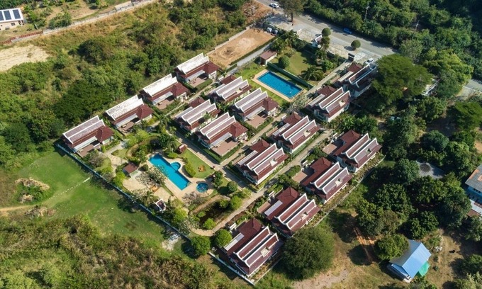 Pranburi Villa | 30° in February nestles into the Khao Tao mountains