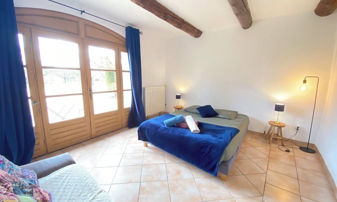 Althen-des-Paluds House | 30m2 suite in 18th-century Provencal farmhouse