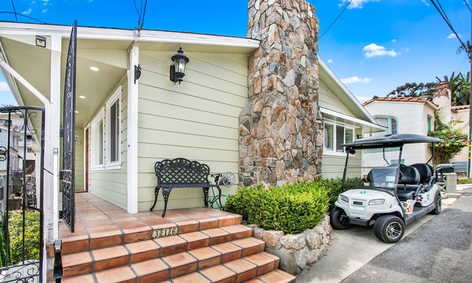 Avalon House | 316MAR - Modern Avalon house, AC, WIFI, Golf Cart and patio with BBQ