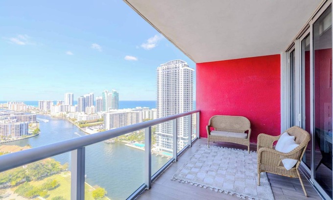 Hallandale Beach Apartment | 31st Floor-Water View Apartment-Prime Location