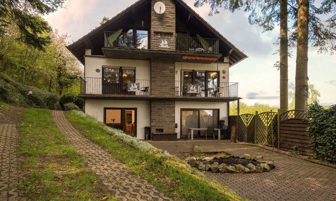Immerath Apartment | 330 m² Apartment ∙ 9 bedrooms ∙ 21 guests