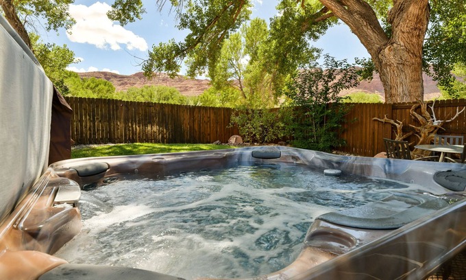 Moab House | 343 Downtown, Private Hot Tub with Red Rock Views