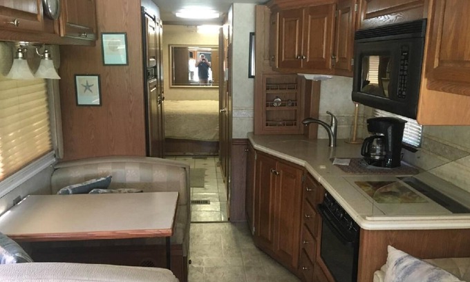 Spring House | 35-ft motorhome very nice area
