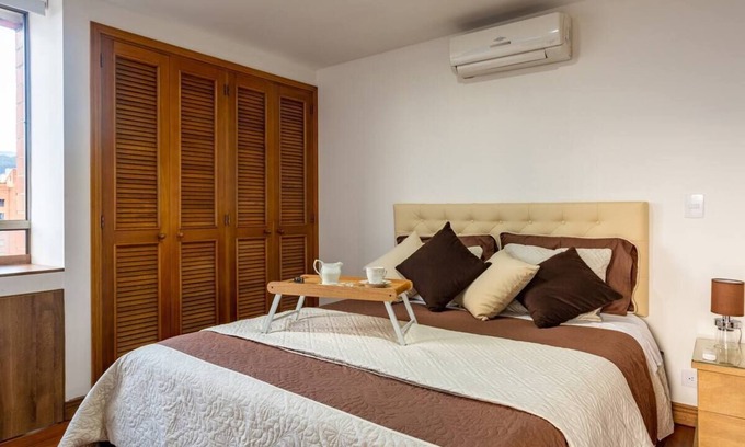 La Aguacatala Apartment | 350MB WiFi in amazing view Medellin Mountains A/C