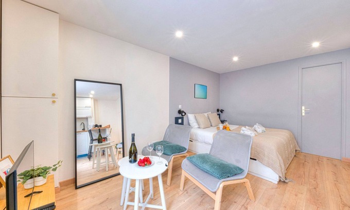 Quartier Sainte-Marguerite Apartment | 388 Suite Trousseau - Superb apartment in Paris