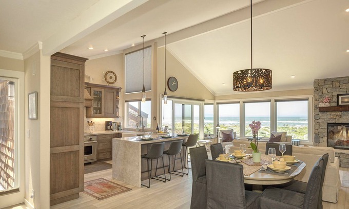 Castroville Condo | 3930 Bella Casa - Oceanfront Condo, Pool & Tennis