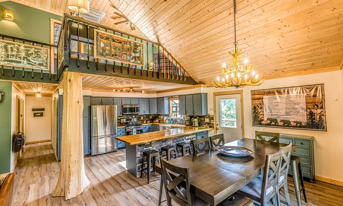 Bryson City Cabin | 3BearsCabin-Views-Creek-Groups-3LittleBearsRetreat