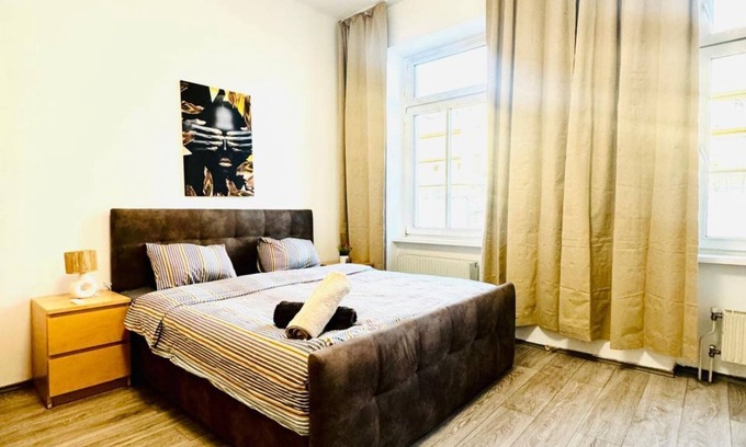 Grinzing Apartment | 3BR Apartment for 9P, 10Min to FAC Platz