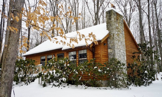 Oakland Cabin | 3BR Cabin, Hot Tub, Lake Access, Pet-Friendly – 30% Weekly Discount Excl. Summer