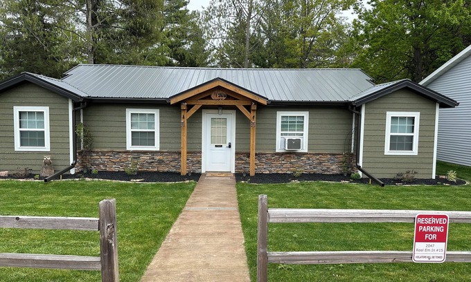 Tomahawk Cabin | 3BR Family Retreat - Relax, Play, Unwind, ENJOY in the Heart of Wisconsin!