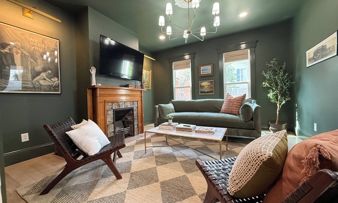 Oregon District House | 3BR Luxury Oregon District Stay - Walk to Breweries, Dining + Free Parking